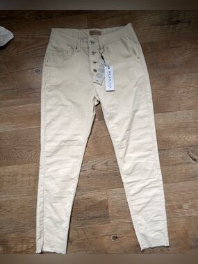 NWT Bianco Cream Soft Cord Skinny Jeans